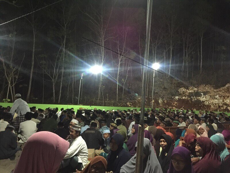 Nampak jamaah yang begitu banyak.